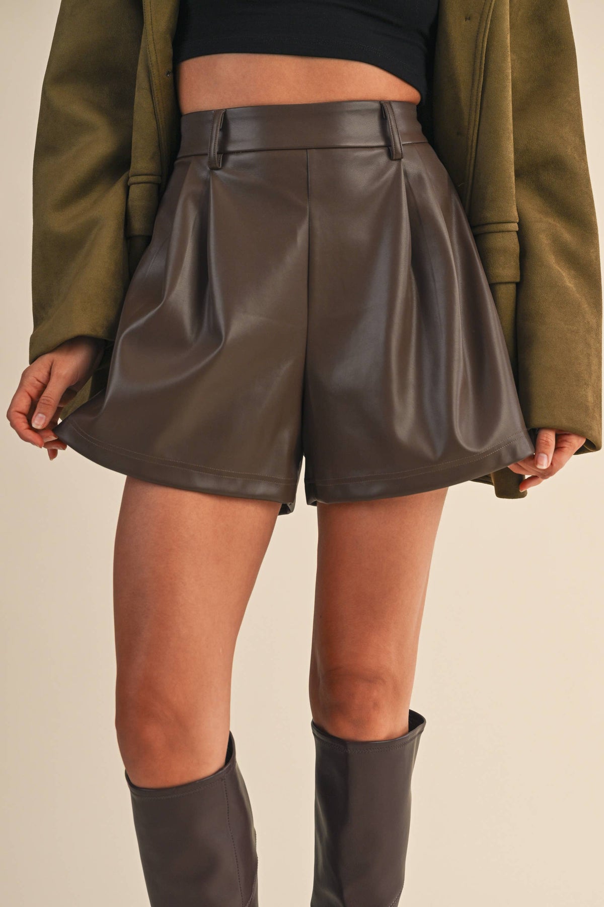BROWN LEATHER PLEATED SHORTS