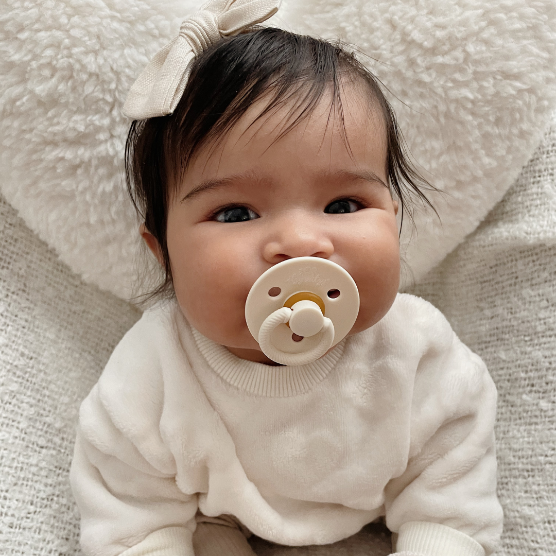 Itzy Soother™ Natural Rubber Paci Sets: Pink Bow 0-6 M
